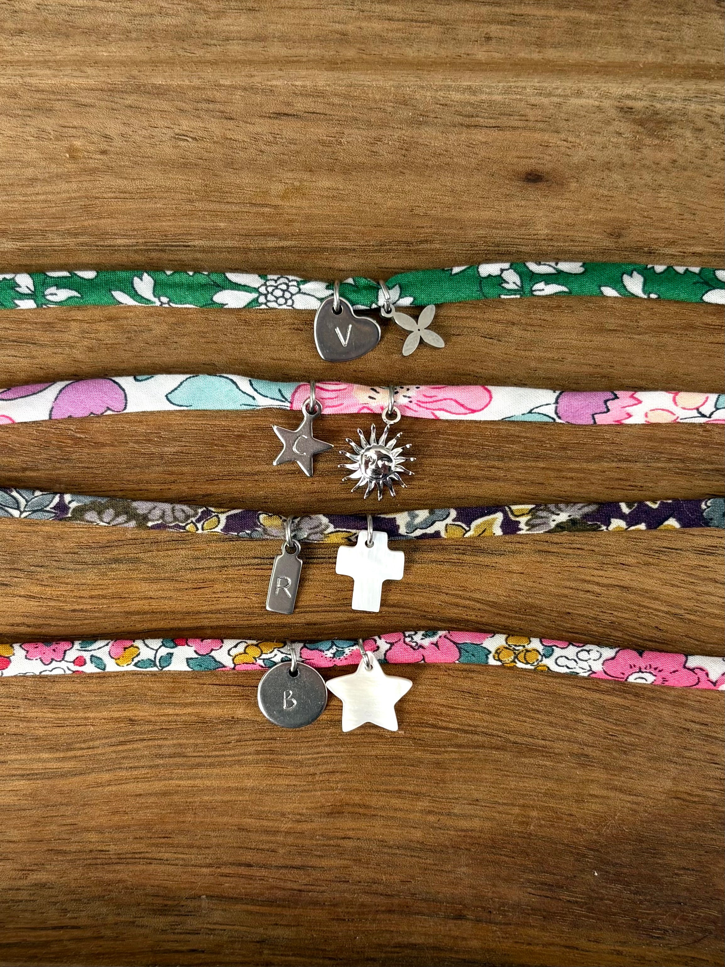 Collier Liberty - Personnalisable - Initiale + Breloque